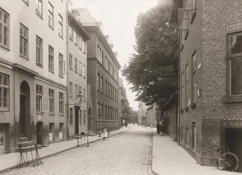 File:Larslejstræde nu Johannes Hauerslev.jpg