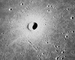 Linné crater moon.jpg