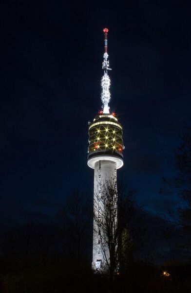 File:TV-Tower Goes by Night.jpg