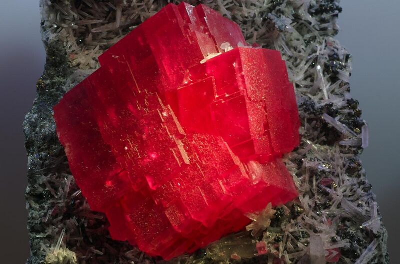 File:The Searchlight Rhodochrosite Crystal.jpg