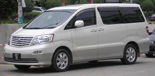 Toyota Alphard (first generation) (front, white), Serdang.jpg