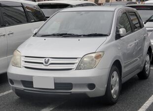 Toyota ist 1.3F (UA-NCP60) front.JPG