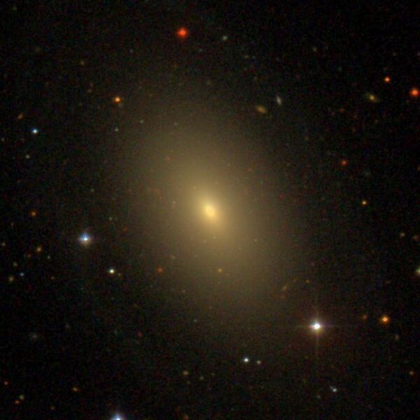 File:NGC5582 - SDSS DR14.jpg