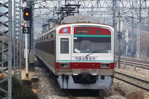 Seoul Metro Line 1 train leaving Geumjeong.jpg