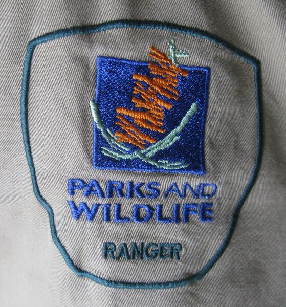 File:Shoulder badge DPaW Ranger Shirt V-2014.JPG