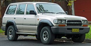 1990-1992 Toyota Land Cruiser (FJ80R) GXL wagon (2011-10-25).jpg