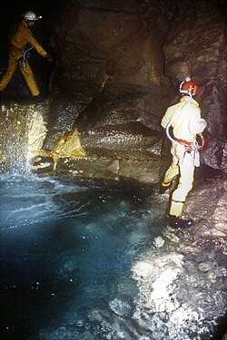 Dans la rivière de la grotte de Gournier.jpg