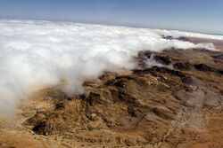 Nebelbank in der Wüste Namib bei Aus (2018).jpg