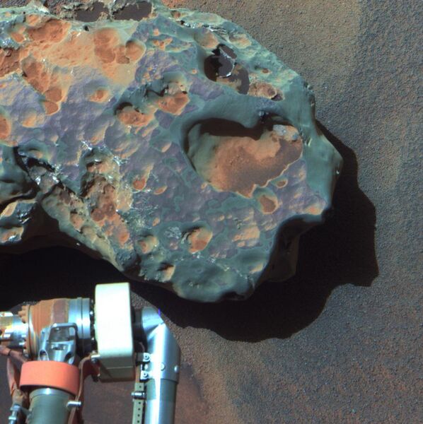File:PIA13418 - Oileán Ruaidh meteorite on Mars (false colour).jpg