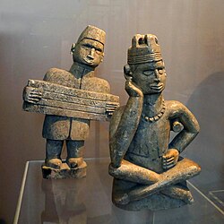 Statues funéraires Mboma-Africa Museum.jpg