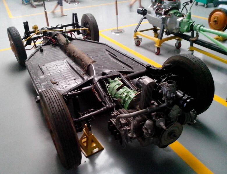 File:The chassis of Tatra T600 Tatraplan, with rear-mounted flat-4 engine.jpg