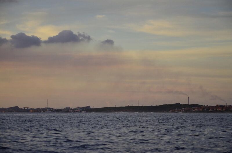 File:Cloud formation from refinery in Curacao.jpg