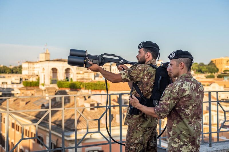 File:Italian Army - 17th Anti-aircraft Artillery Regiment "Sforzesca" troops with CPM-Drone Jammer.jpg