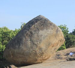 Krishna's Butter Ball, Mahabalipuram.JPG