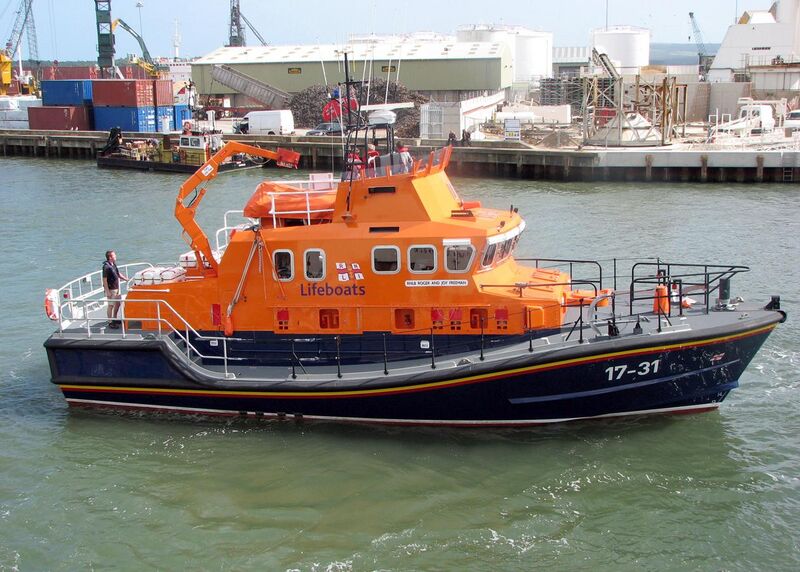File:Lifeboat.17-31.underway.arp.jpg