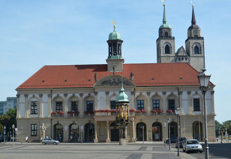 File:Magdeburg Alter Markt mit Rathaus.jpg