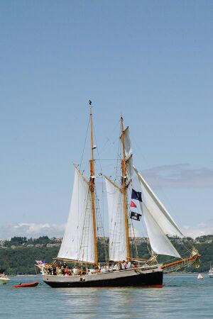 R.Tucker Thompson Tallships Parade of Sails 2005.jpg