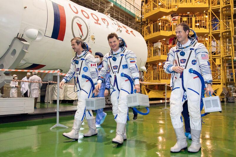 File:Soyuz TMA-07M crew during the 'fit check'.jpg