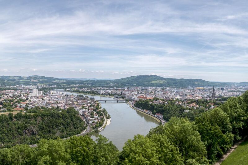 File:Blick über Linz von der Franz-Josefs-Warte.jpg