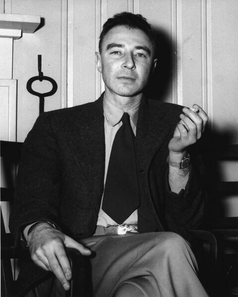 File:J. Robert Oppenheimer at the Guest Lodge, Oak Ridge, in 1946 4.jpg