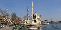 Ortakoey Istanbul Bosporusbruecke Mrz2005.jpg