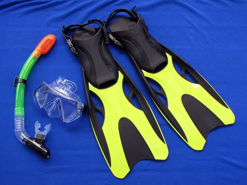 File:Snorkeling gear.jpg