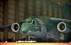 Apresentação KC-390 (15414135738).jpg