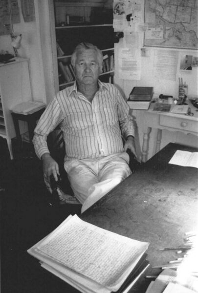 File:Bill Styron in his West Chop writing room on Martha's Vineyard - August 1989.jpg