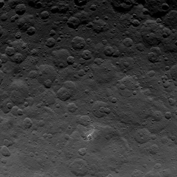 File:PIA19593-Ceres-DwarfPlanet-Dawn-2ndMappingOrbit-image25-20150624.jpg