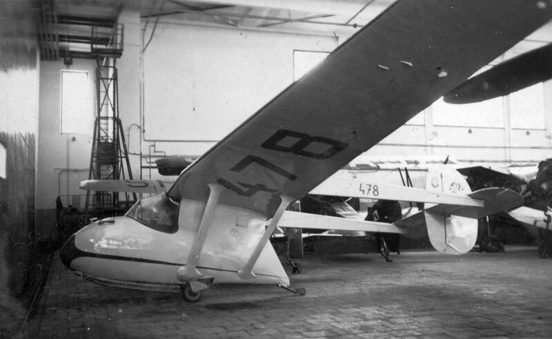 File:Wieslaw Stepniewski ITS-8 típusú segédmotoros vitorlázó repülőgépe. Fortepan 31133.jpg