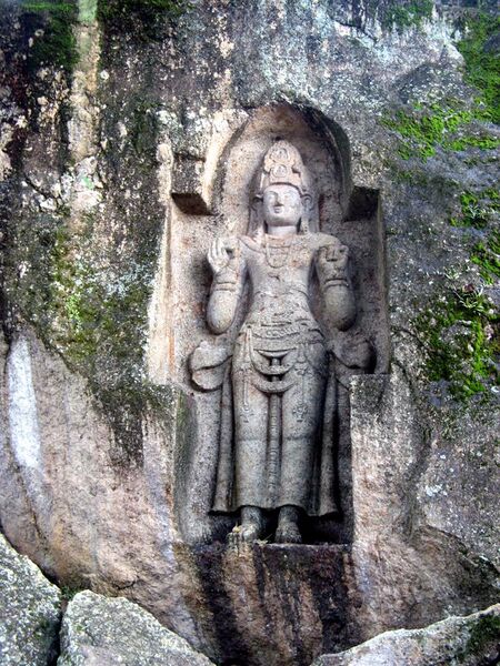 File:Avalokiteshvara, Weligama 0699.jpg
