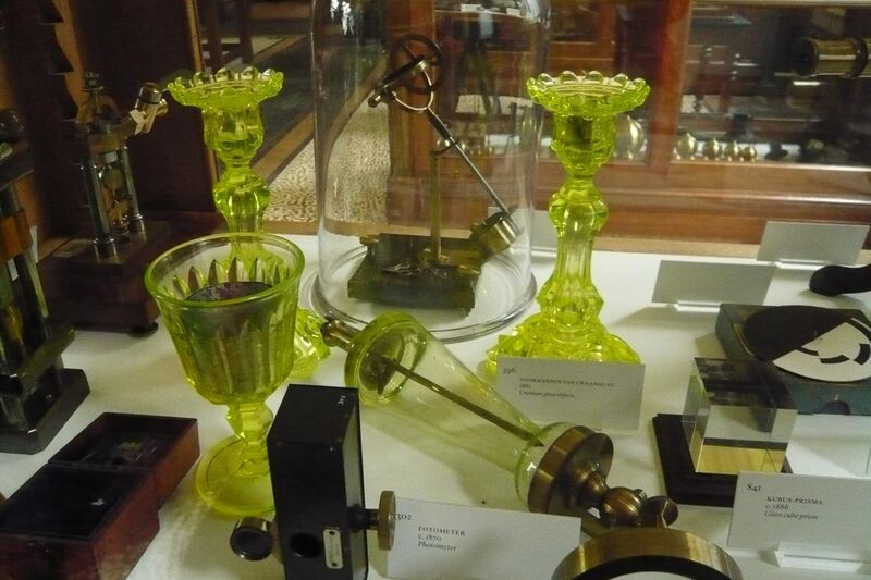 File:Cabinet VII - uranium glass objects 1861 and photometer 1870.jpg