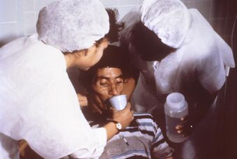 Cholera rehydration nurses.jpg