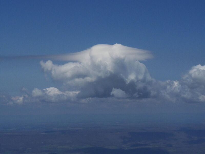 File:Cumulus pileus.jpg