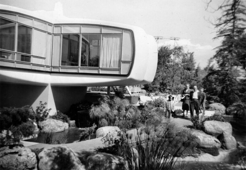 File:Monsanto Plastics Home of the Future, Disneyland, 1958 (15364290924).jpg