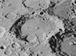 Röntgen crater 4190 med.jpg