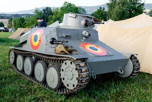 R-1 Romanian tank reconstruction 1.jpg