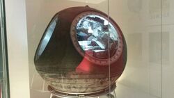 Voskhod 1 capsule on display, 2016.jpg