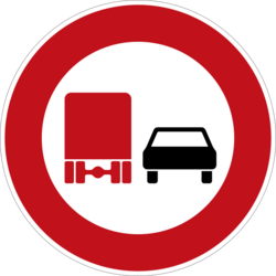 Zeichen 277 - Überholverbot für Kraftfahrzeuge mit einem zulässigen Gesamtgewicht über 2,8 t, einschließlich ihrer Anhänger, StVO 1992.svg