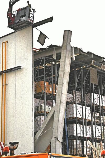 File:Capannone - Mirandola - Province of Modena - 2012 Northern Italy earthquake.jpg