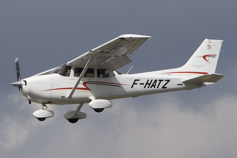 File:Cessna 172S Skyhawk SP, Private JP6817606.jpg
