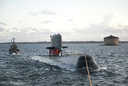 HMS Neptun under bogsering till Kockums Karlskrona för översyn..jpg