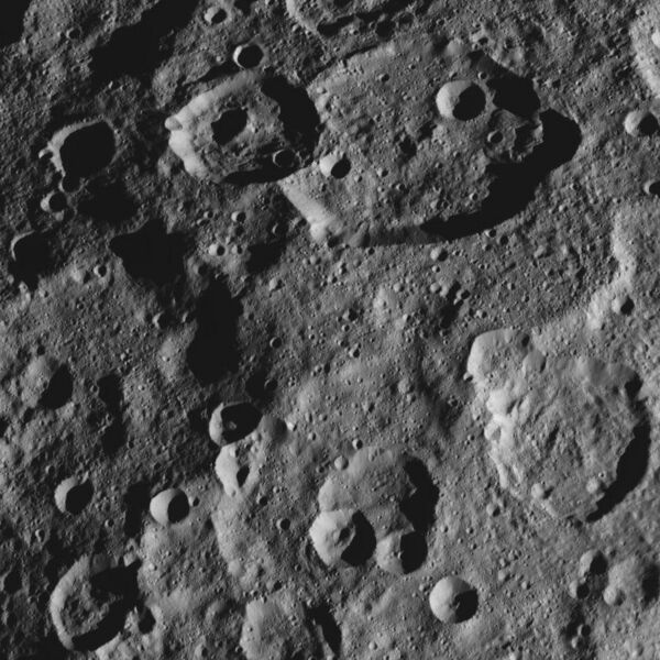 File:PIA19971-Ceres-DwarfPlanet-Dawn-3rdMapOrbit-HAMO-image33-20150914.jpg
