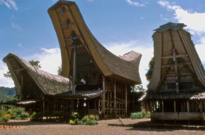 File:Toraja house.jpg