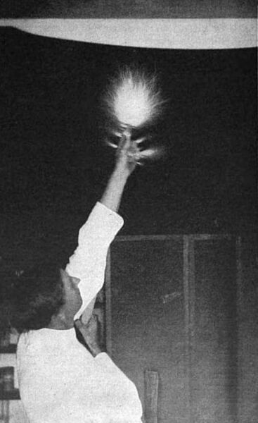 File:Transtrom's Tesla coil stunts - brush discharge from hand.jpg