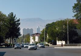 Ashgabat avenue (45250494005).jpg