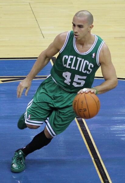 File:Carlos Arroyo Celtics.jpg