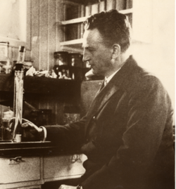 Johannes Schmidt in the laboratory.png