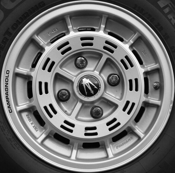 File:Maserati Merak wheel - Flickr - exfordy.jpg