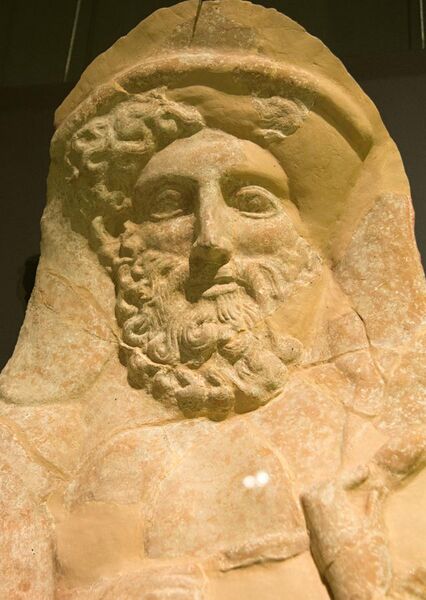 File:Protome bearded Dionysus early 4 c BC, Prague Kinsky, NM-HM10 7671, 140956.jpg